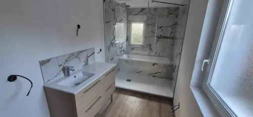 Rénovation complète de salle de bain dans une maison à Loon-Plage, Saint-Omer, BF SERVICE