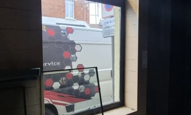 BF SERVICE est intervenu pour la fourniture et pose menuiserie alu dans un restaurant  à ESTAIRES, Saint-Omer, BF SERVICE