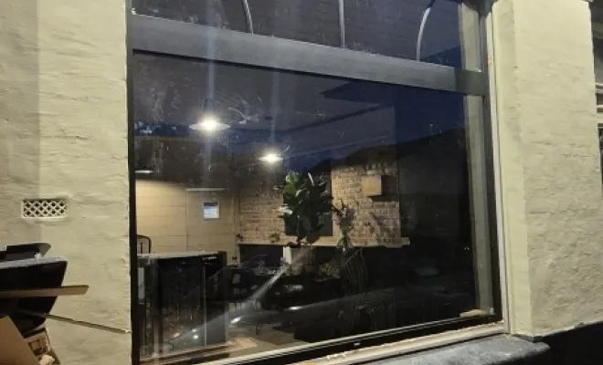 BF SERVICE est intervenu pour la fourniture et pose menuiserie alu dans un restaurant  à ESTAIRES, Saint-Omer, BF SERVICE