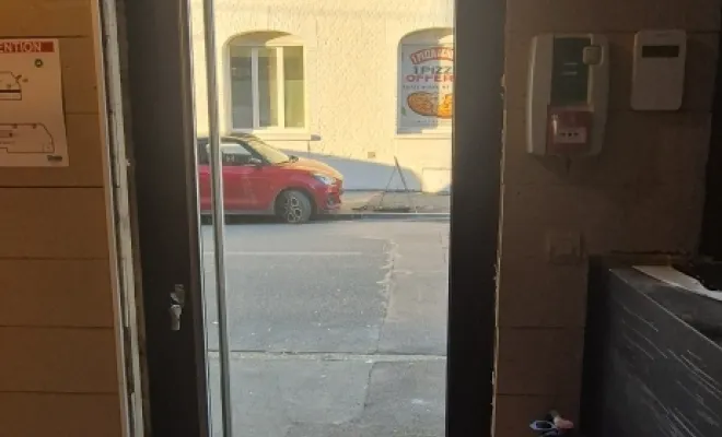 BF SERVICE est intervenu pour la fourniture et pose menuiserie alu dans un restaurant  à ESTAIRES, Saint-Omer, BF SERVICE