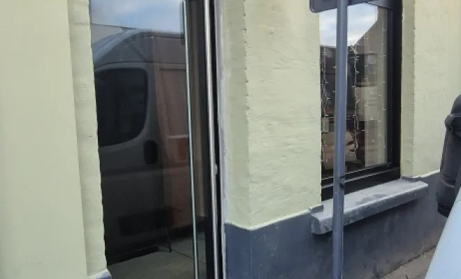 BF SERVICE est intervenu pour la fourniture et pose menuiserie alu dans un restaurant  à ESTAIRES, Saint-Omer, BF SERVICE