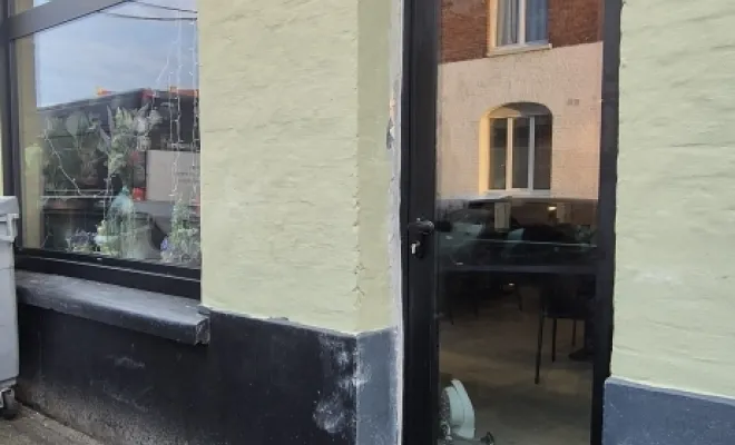 BF SERVICE est intervenu pour la fourniture et pose menuiserie alu dans un restaurant  à ESTAIRES, Saint-Omer, BF SERVICE